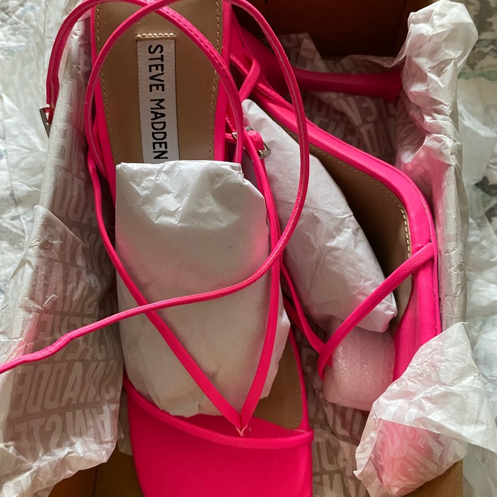 Pink Steve Madden sandal.  9.5.   Never worn.